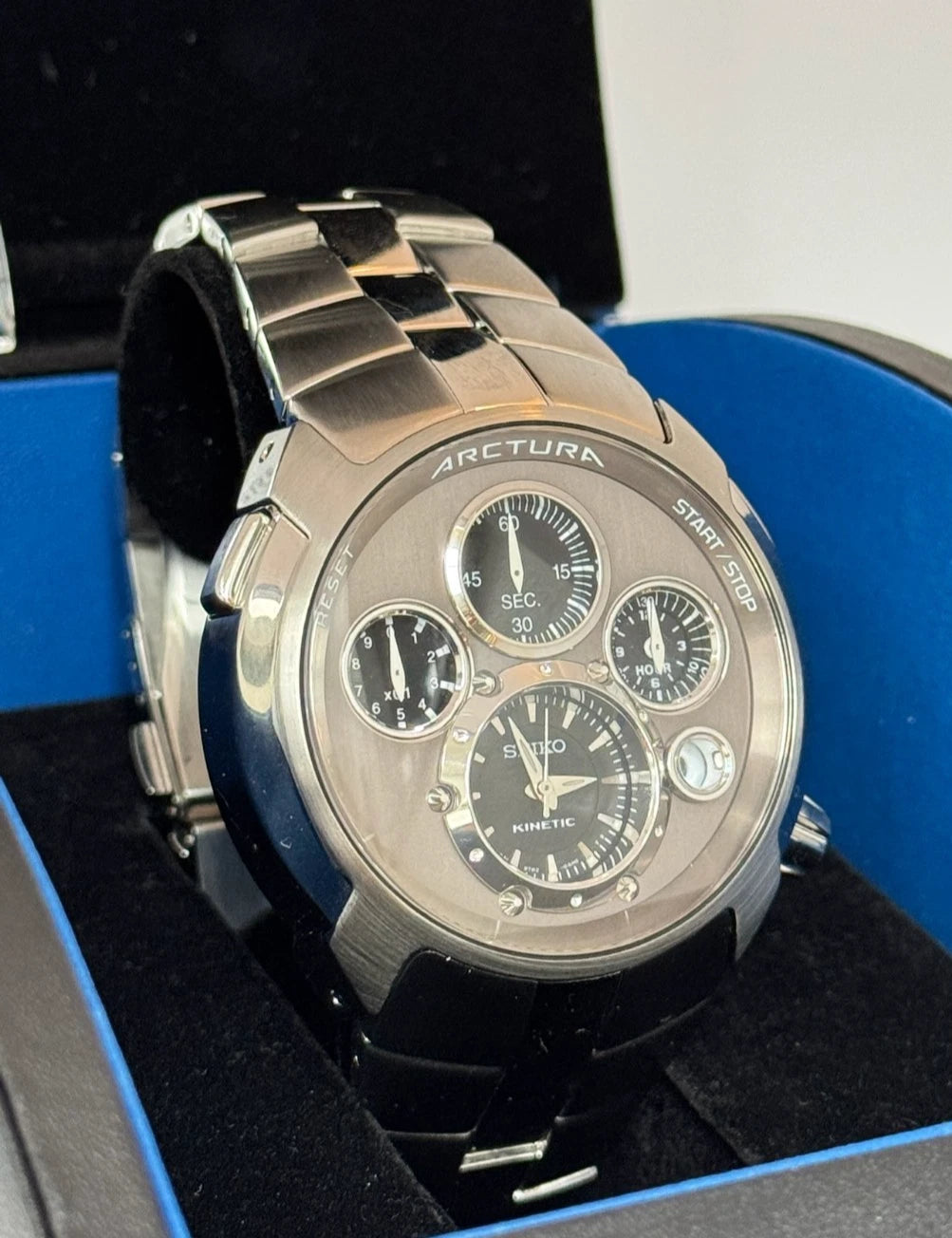 Seiko SLQ025 - Arctura Kinetic Limited Edition 500 in the world